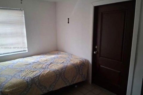 Immobilier commercial à Miami, Floride 1 chambre № 2027774