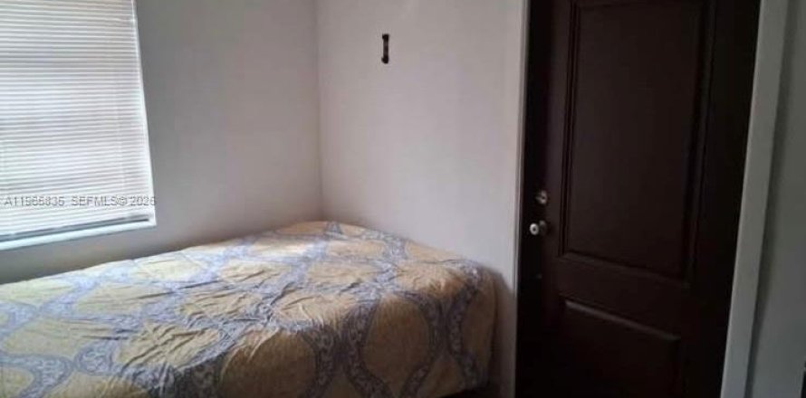 Immobilier commercial à Miami, Floride 1 chambre № 2027774