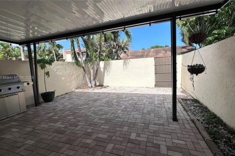Townhouse in Miami, Florida 3 bedrooms, 159.23 sq.m. № 1923453 - photo 13
