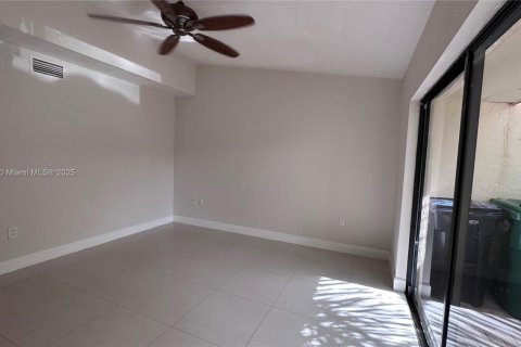 Townhouse in Miami, Florida 3 bedrooms, 159.23 sq.m. № 1923453 - photo 14