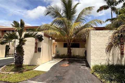 Townhouse in Miami, Florida 3 bedrooms, 159.23 sq.m. № 1923453 - photo 1