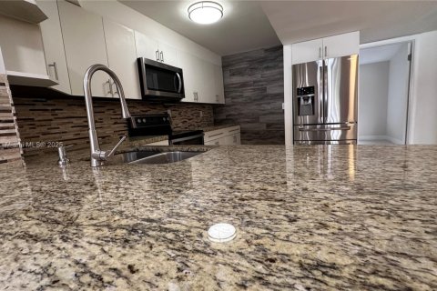 Townhouse in Miami, Florida 3 bedrooms, 159.23 sq.m. № 1923453 - photo 6