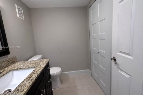 Townhouse in Miami, Florida 3 bedrooms, 159.23 sq.m. № 1923453 - photo 15