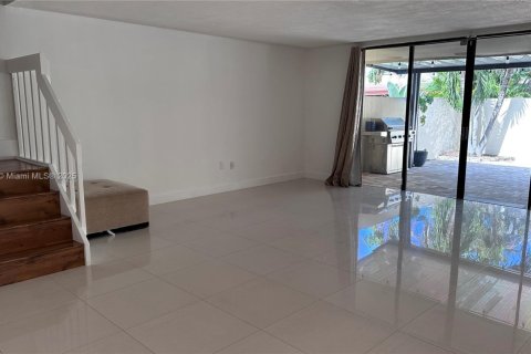 Townhouse in Miami, Florida 3 bedrooms, 159.23 sq.m. № 1923453 - photo 10