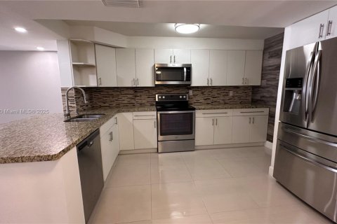 Townhouse in Miami, Florida 3 bedrooms, 159.23 sq.m. № 1923453 - photo 7