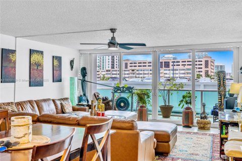 Condominio en venta en Sunny Isles Beach, Florida, 2 dormitorios, 141.3 m2 № 1779230 - foto 12