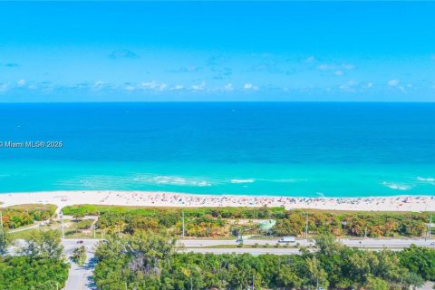 Condominio en venta en Sunny Isles Beach, Florida, 2 dormitorios, 141.3 m2 № 1779230 - foto 29