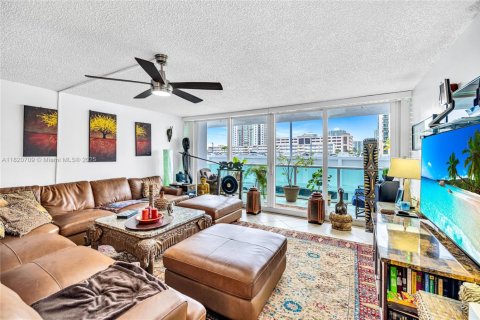 Condominio en venta en Sunny Isles Beach, Florida, 2 dormitorios, 141.3 m2 № 1779230 - foto 6