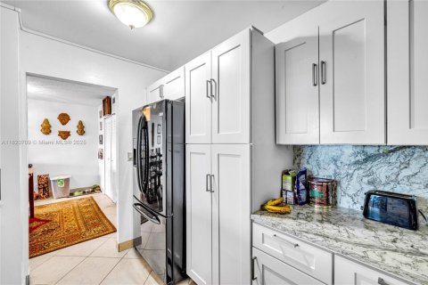 Condominio en venta en Sunny Isles Beach, Florida, 2 dormitorios, 141.3 m2 № 1779230 - foto 15