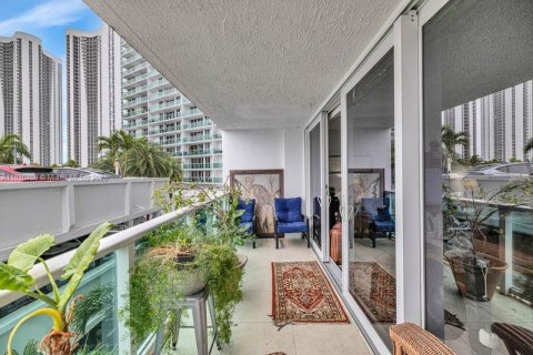 Condominio en venta en Sunny Isles Beach, Florida, 2 dormitorios, 141.3 m2 № 1779230 - foto 17