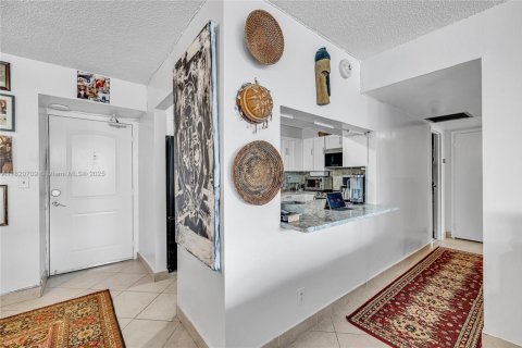 Condominio en venta en Sunny Isles Beach, Florida, 2 dormitorios, 141.3 m2 № 1779230 - foto 11