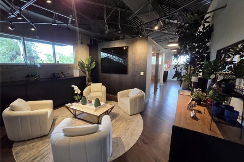 Commercial property in Orlando, Florida 70.14 sq.m. № 2150897 - photo 3