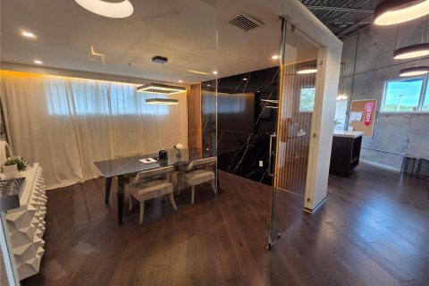 Commercial property in Orlando, Florida 70.14 sq.m. № 2150897 - photo 10
