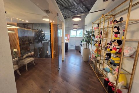 Commercial property in Orlando, Florida 70.14 sq.m. № 2150897 - photo 7