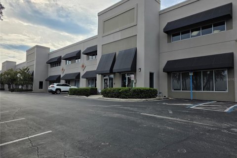 Commercial property in Orlando, Florida 70.14 sq.m. № 2150897