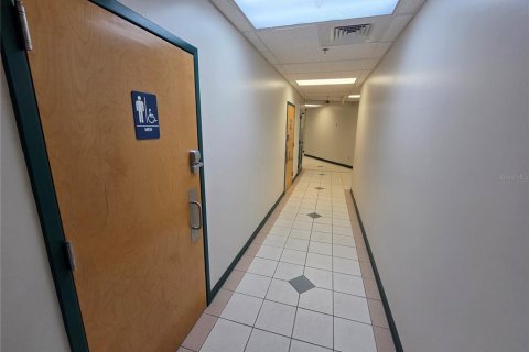 Commercial property in Orlando, Florida 70.14 sq.m. № 2150897 - photo 22