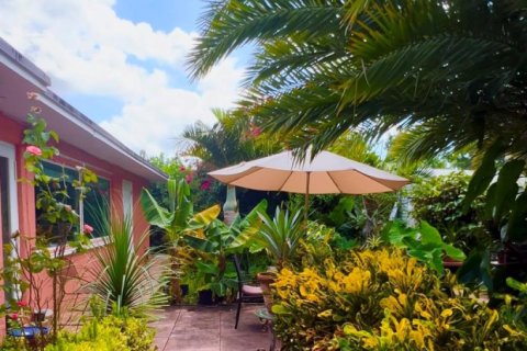 Casa en venta en Miami, Florida, 3 dormitorios, 145.58 m2 № 1210486 - foto 1