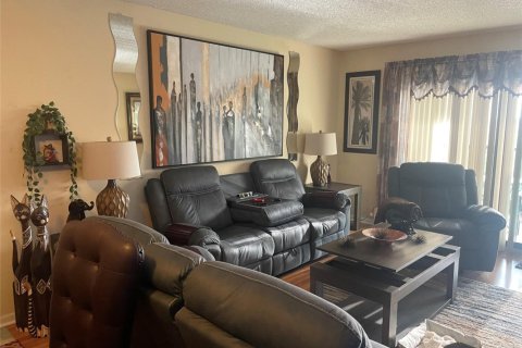 Condo in Pompano Beach, Florida, 2 bedrooms  № 1221297 - photo 1