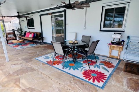 House in Seminole, Florida 2 bedrooms, 139.63 sq.m. № 2197852 - photo 15