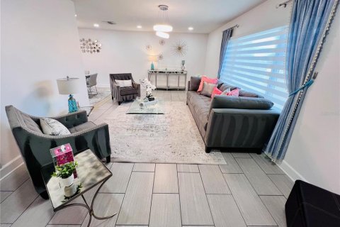 House in Seminole, Florida 2 bedrooms, 139.63 sq.m. № 2197852 - photo 4