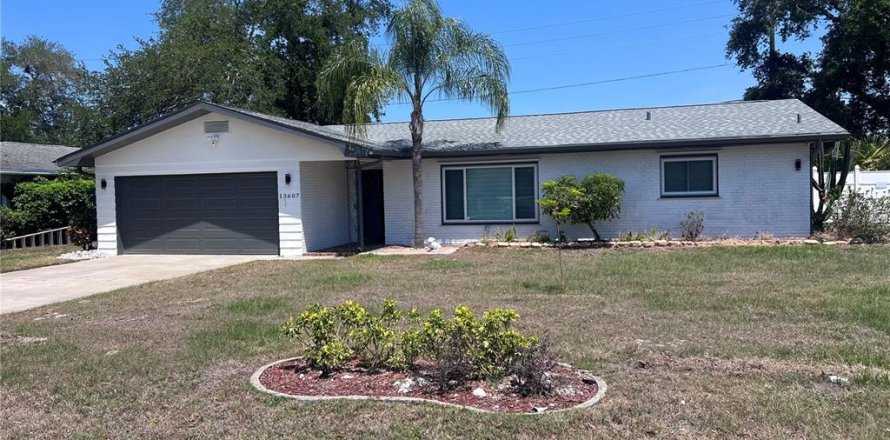 House in Seminole, Florida 2 bedrooms, 139.63 sq.m. № 2197852