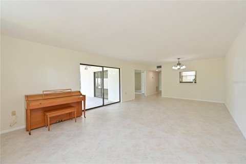 Copropriété à vendre à Bradenton, Floride: 3 chambres, 136.38 m2 № 2232233 - photo 8