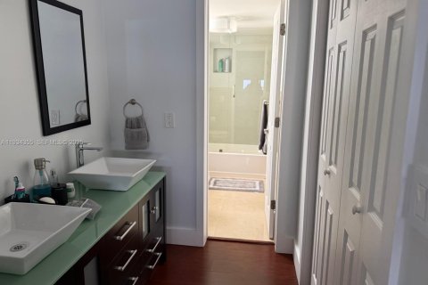 Villa ou maison à louer à Miami, Floride: 3 chambres, 245.26 m2 № 1992901 - photo 8