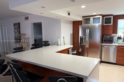 Villa ou maison à louer à Miami, Floride: 3 chambres, 245.26 m2 № 1992901 - photo 5