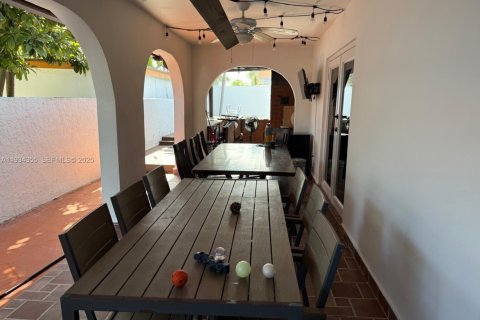 Villa ou maison à louer à Miami, Floride: 3 chambres, 245.26 m2 № 1992901 - photo 12