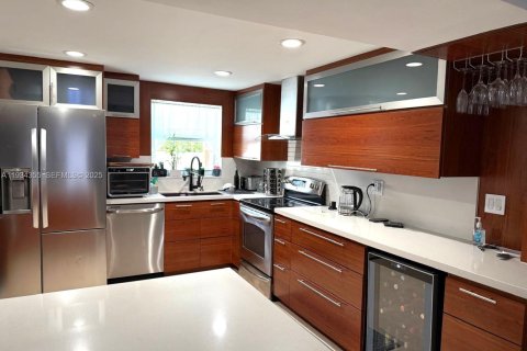 Villa ou maison à louer à Miami, Floride: 3 chambres, 245.26 m2 № 1992901 - photo 6