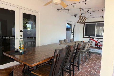 Villa ou maison à louer à Miami, Floride: 3 chambres, 245.26 m2 № 1992901 - photo 14