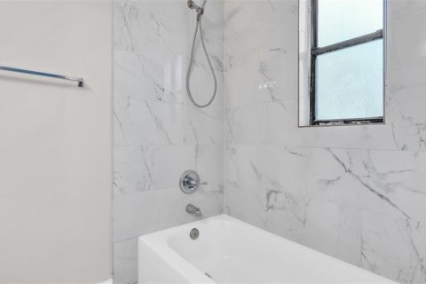 Casa en alquiler en Saint Petersburg, Florida, 3 dormitorios, 97.55 m2 № 1808894 - foto 13