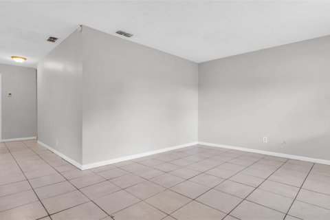 Casa en alquiler en Saint Petersburg, Florida, 3 dormitorios, 97.55 m2 № 1808894 - foto 6