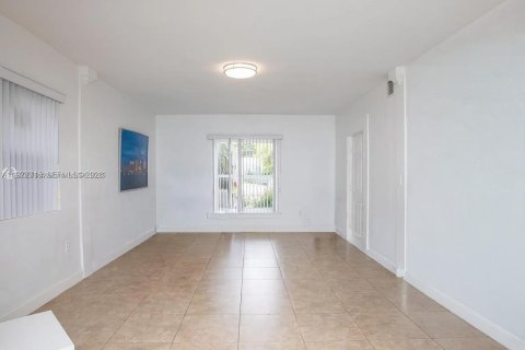 Immobilier commercial à vendre à Miami Beach, Floride: 293.39 m2 № 2041838 - photo 3