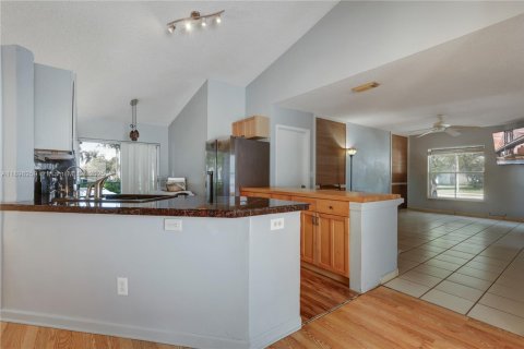 Casa en venta en Pembroke Pines, Florida, 3 dormitorios, 152.36 m2 № 1949452 - foto 9