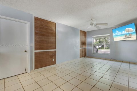 Casa en venta en Pembroke Pines, Florida, 3 dormitorios, 152.36 m2 № 1949452 - foto 14