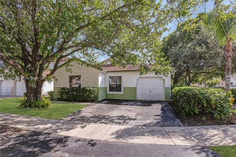 Casa en venta en Pembroke Pines, Florida, 3 dormitorios, 152.36 m2 № 1949452 - foto 1