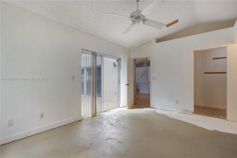 Casa en venta en Pembroke Pines, Florida, 3 dormitorios, 152.36 m2 № 1949452 - foto 18