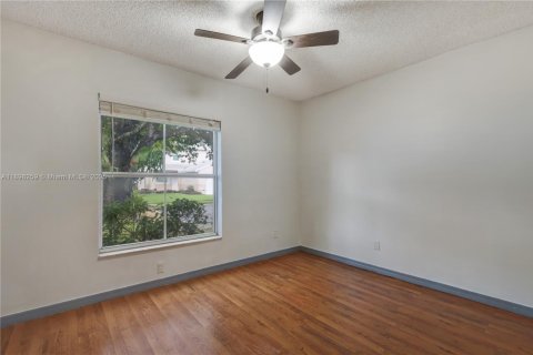 Casa en venta en Pembroke Pines, Florida, 3 dormitorios, 152.36 m2 № 1949452 - foto 21
