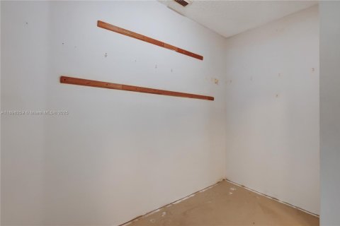 Casa en venta en Pembroke Pines, Florida, 3 dormitorios, 152.36 m2 № 1949452 - foto 20