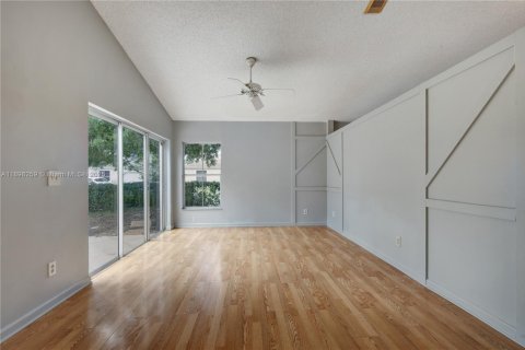 Casa en venta en Pembroke Pines, Florida, 3 dormitorios, 152.36 m2 № 1949452 - foto 6