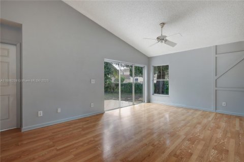 Casa en venta en Pembroke Pines, Florida, 3 dormitorios, 152.36 m2 № 1949452 - foto 7