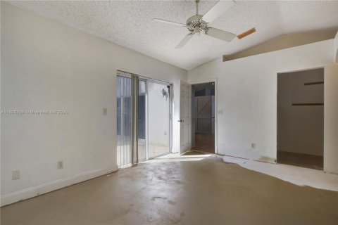 Casa en venta en Pembroke Pines, Florida, 3 dormitorios, 152.36 m2 № 1949452 - foto 17
