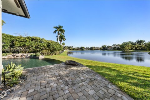 House in Davie, Florida 5 bedrooms, 394.56 sq.m. № 2010828 - photo 12