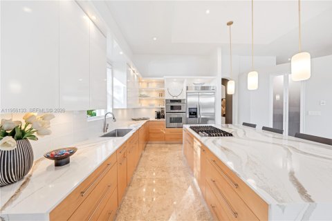 House in Davie, Florida 5 bedrooms, 394.56 sq.m. № 2010828 - photo 18