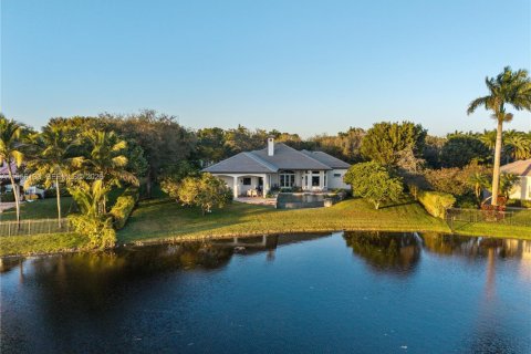 House in Davie, Florida 5 bedrooms, 394.56 sq.m. № 2010828 - photo 3