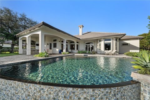 House in Davie, Florida 5 bedrooms, 394.56 sq.m. № 2010828 - photo 9
