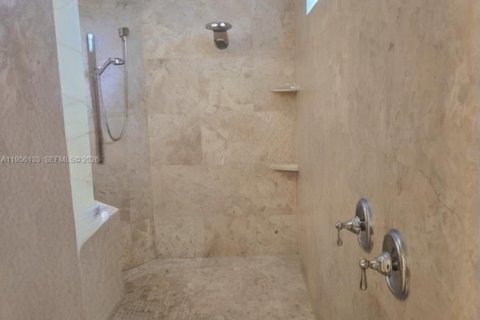 House in Davie, Florida 5 bedrooms, 394.56 sq.m. № 2010828 - photo 30