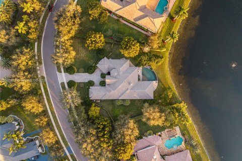 House in Davie, Florida 5 bedrooms, 394.56 sq.m. № 2010828