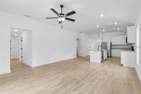 House in North Port, Florida 4 bedrooms, 172.98 sq.m. № 1563700 - photo 11